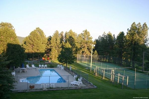 THE BAVARIAN INN (Custer)
